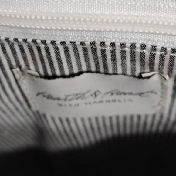Universal Threads Crossbody Bag - Picture 6 of 9
